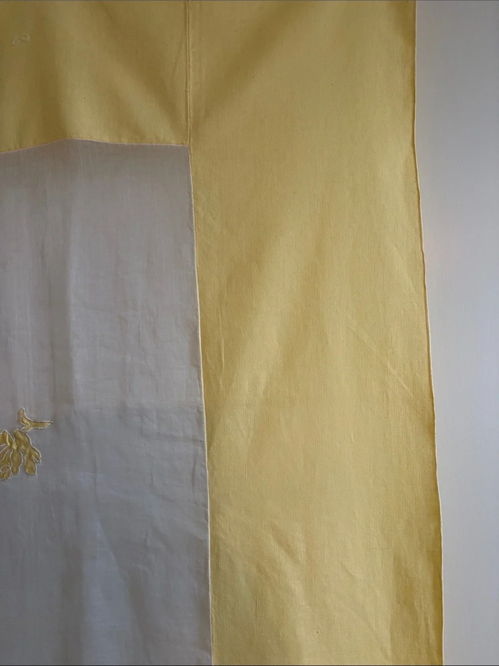 VINTAGE LINEN TABLE CLOTH Size: 50” Wide x 69” Long